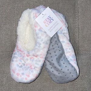 NWT Cozy Cheetah Print Slipper Socks with Grip